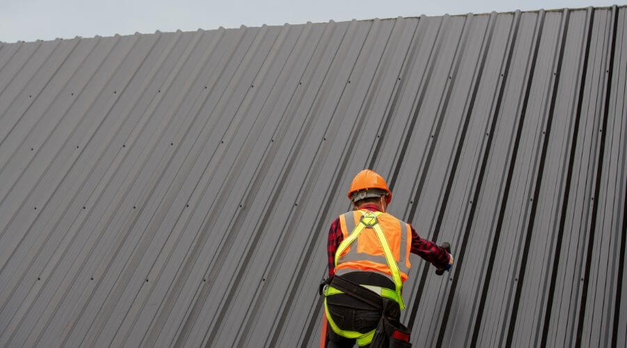 Professional gutter cleaning in Floresville, TX